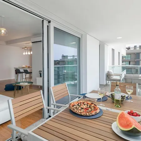 Alameda Formosa I By An Island