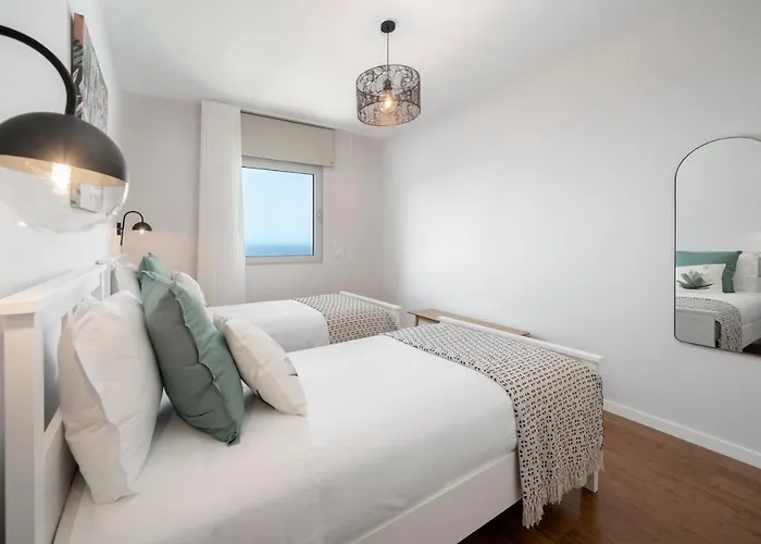 Alameda Formosa I By An Island *