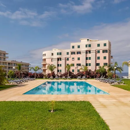 Alameda Formosa I By An Island * Funchal (Madeira)