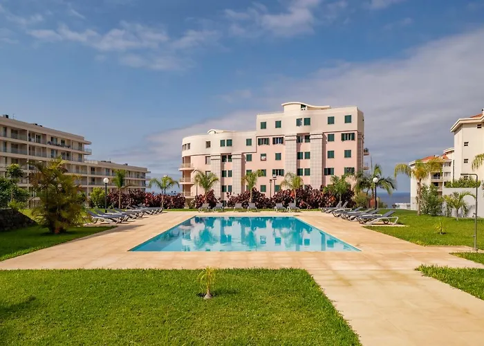 Alameda Formosa I By An Island * Funchal (Madeira)